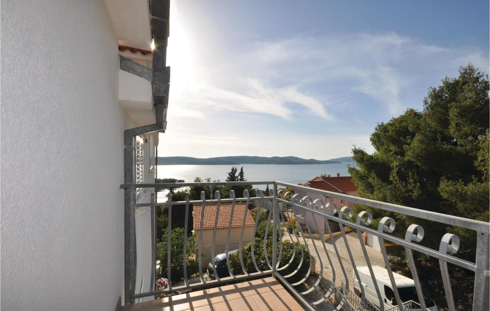 Amazing Apartment In Trogir With Kitchen Exterior foto